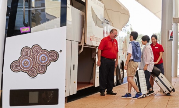 エアーズロックリゾート→アリススプリングス　混載片道送迎車手配